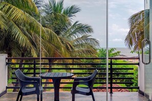 Deluxe Double Room | Outdoor dining - Beverly Beach Resort - Negombo (Negombo)