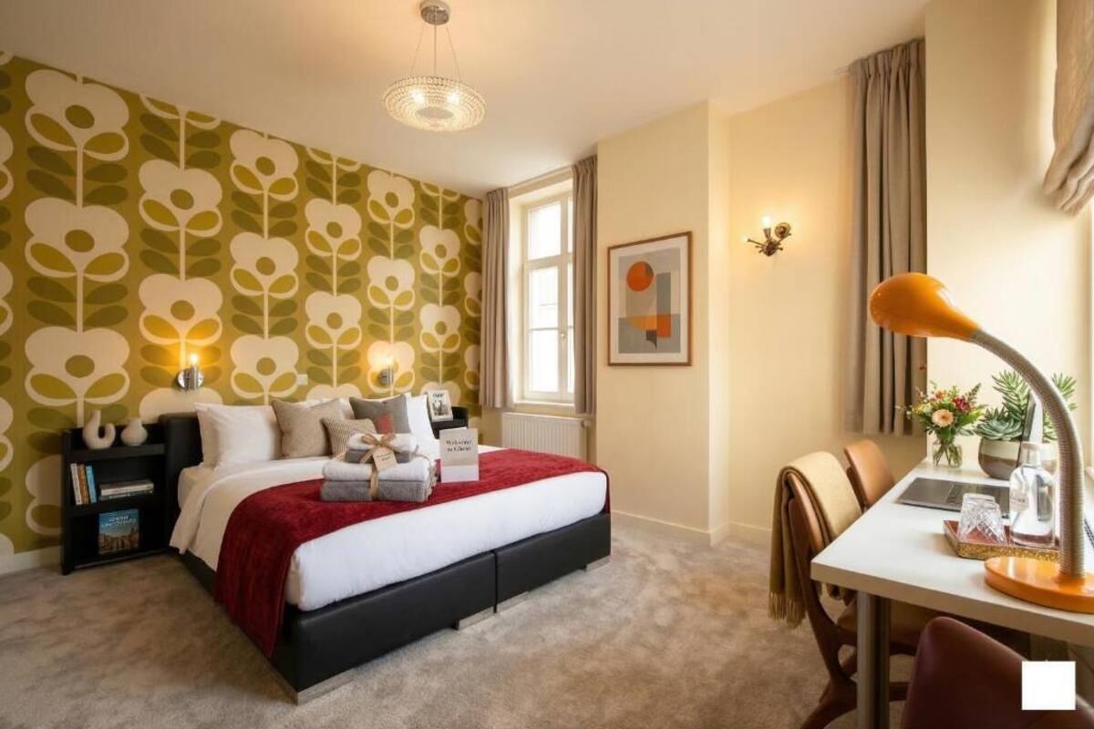 Chambre Deluxe avec lits jumeaux | Coffres-forts dans les chambres, chambres insonorisées, Wi-Fi gratuit