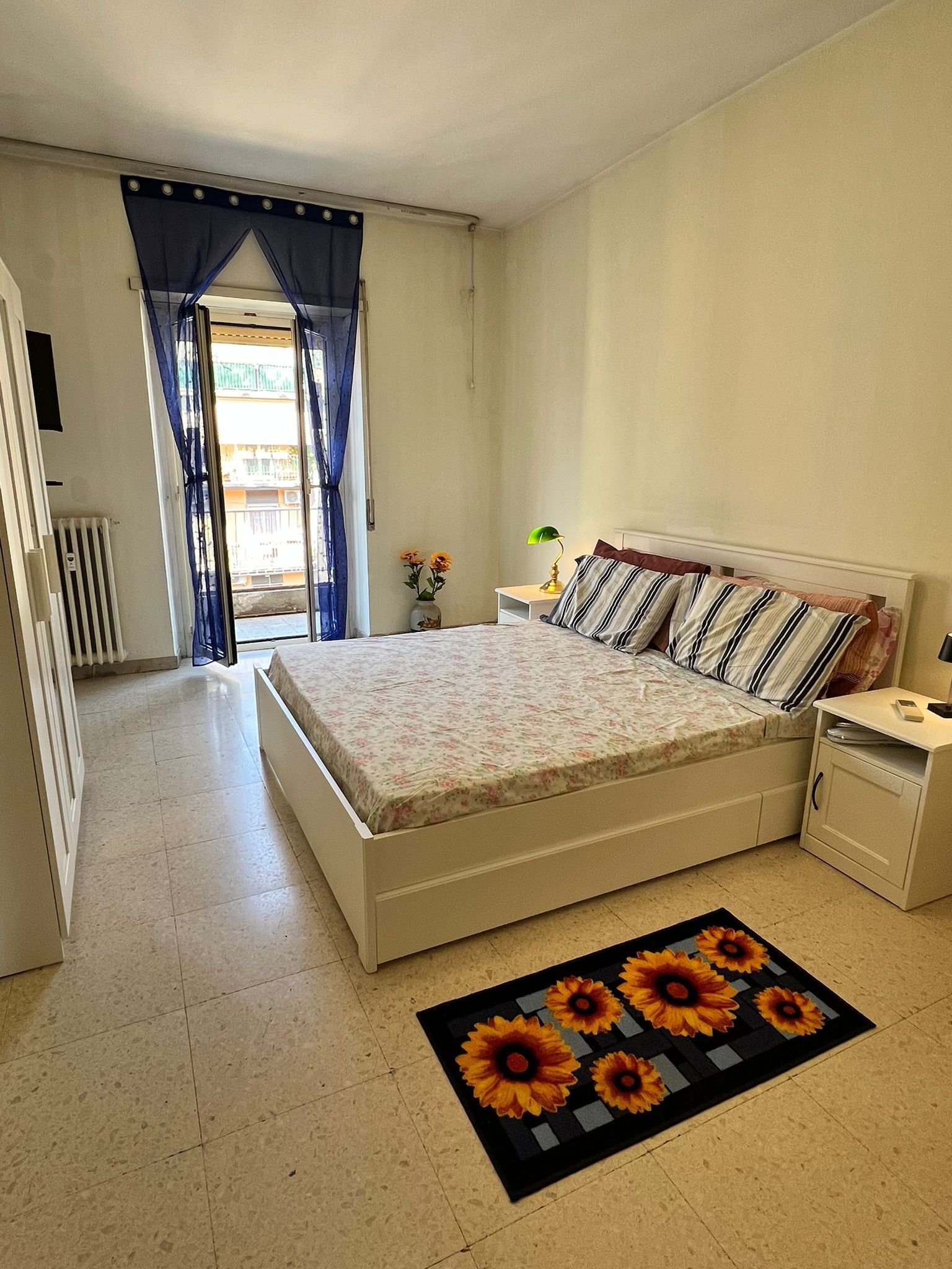 2 bedrooms, iron/ironing board, internet, bed sheets