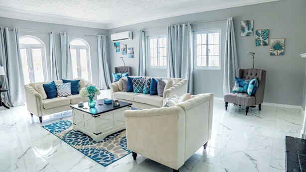 Living area - Paradise in Bloom - Spacious  5-bedroom Caribbean estate in Cable Beach, Nassau. (Nassau)