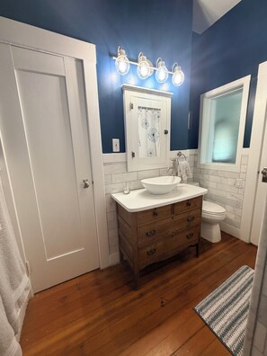 Hair dryer, towels, soap, toilet paper - Historic updated 2-bedroom bungalow in a walkable neighborhood (Tucson)