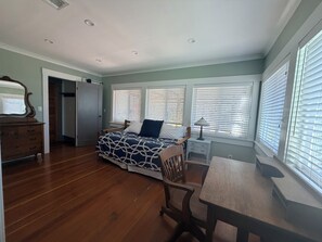 2 bedrooms, iron/ironing board, WiFi, bed sheets - Historic updated 2-bedroom bungalow in a walkable neighborhood (Tucson)