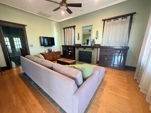 Smart TV - Historic updated 2-bedroom bungalow in a walkable neighborhood (Tucson)