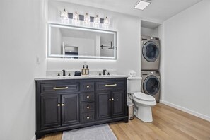 Bathroom - Modern 3BR Retreat in DT ATL 5mins to Mercedes Benz Stadium (Atlanta)