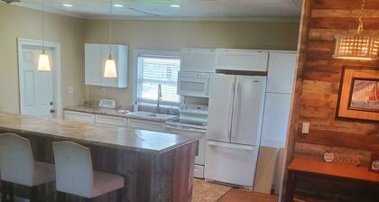 2-bedroom house in perfect Morehead City with AC