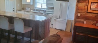 2-bedroom house in perfect Morehead City with AC