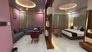 Deluxe Suite | In-room safe, desk, laptop workspace, free WiFi