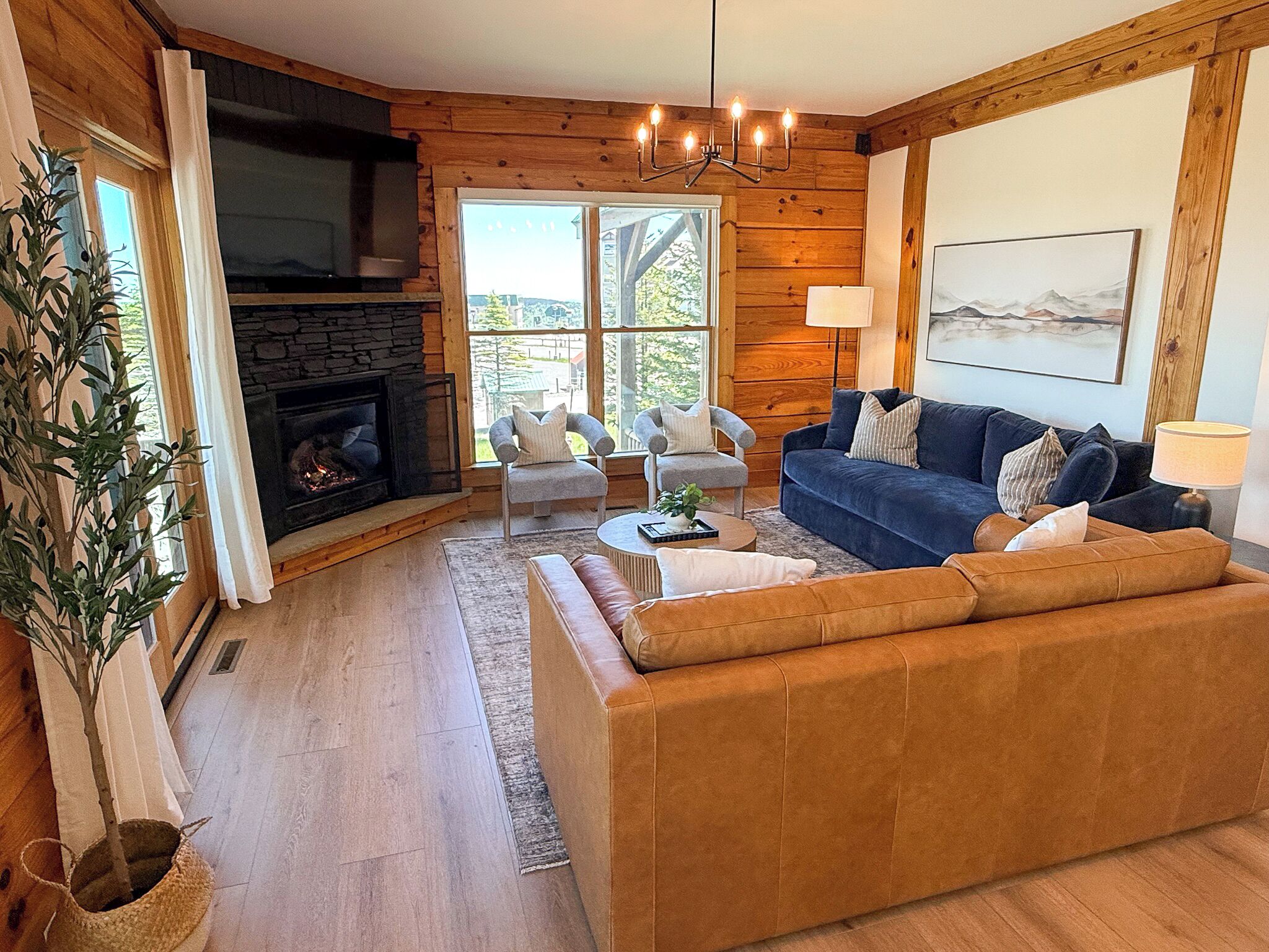 Updated Cabin Sleeps 12, 2-min Walk To Slopes, Hot Tub, Game Room & Views - Snowshoe, WV