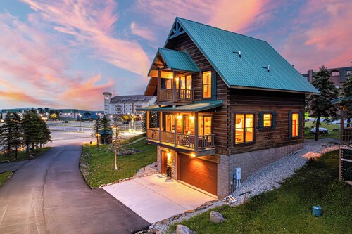Updated Cabin Sleeps 12, 2-Min Walk to Slopes, Hot Tub, Game Room & Views