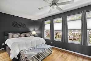 2 bedrooms, iron/ironing board, WiFi, bed sheets - Luxury 2BR Condo on Peters St - Walk to FIFA & Mercedes-Benz Stadium (Atlanta)