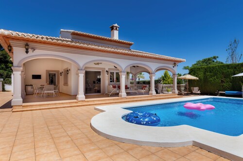 Newly Renovated Luxury Villa | Heated Pool, Rooftop & Outdoor Gym