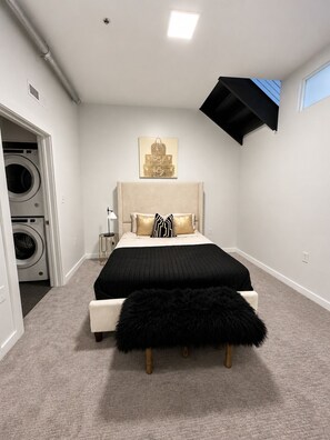 Iron/ironing board, Internet, bed sheets - Luxury Midtown Living (Atlanta)