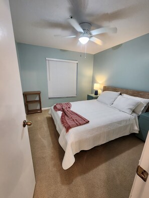Iron/ironing board, free WiFi, bed sheets