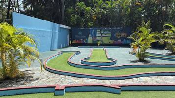 Mini-golf