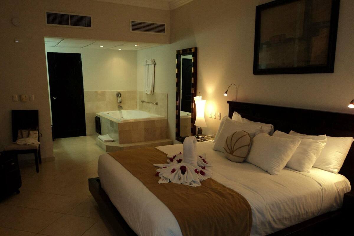 Suite, Balcony | Peti besi dalam bilik, ruang kerja komputer riba, Wi-fi percuma 