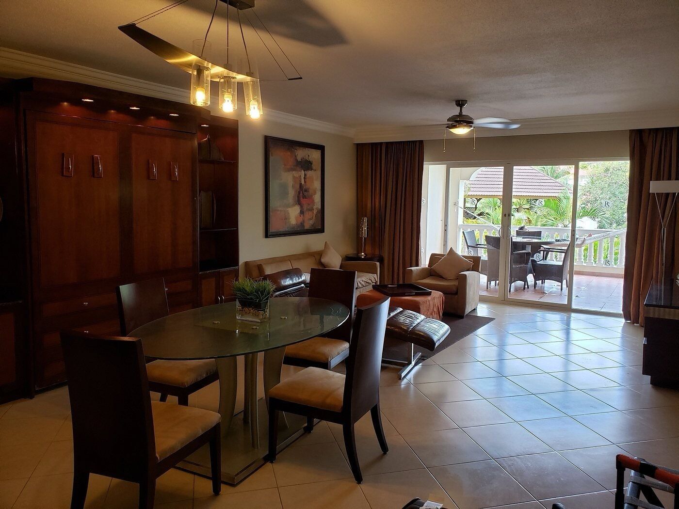 Suite, balcón | Comedor