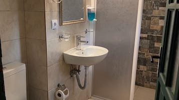 Classic Twin Room, Mountain View | Bathroom | Free toiletries, hair dryer, soap, toilet paper