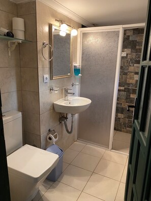 Classic-Zweibettzimmer, Bergblick | Badezimmer