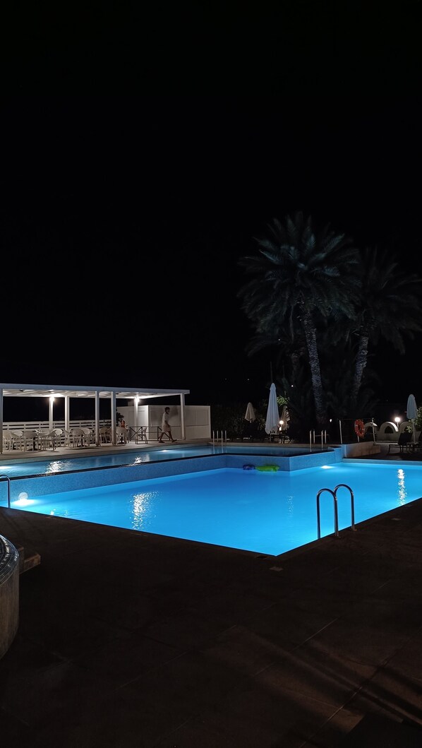 Seasonal outdoor pool - Pefkos Breeze Family Resort & Spa (Rhodes)