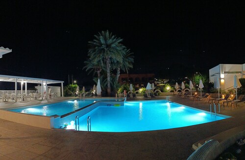 Pefkos Breeze Family Resort & Spa