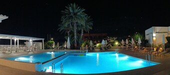 Pefkos Breeze Family Resort & Spa