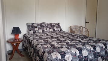 Habitación básica con 1 cama doble o 2 individuales, vistas al jardín | Wifi gratis