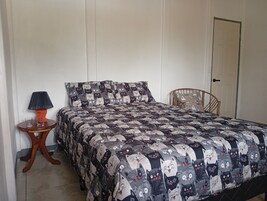Basic Double or Twin Room, Garden View | WiFi (free)