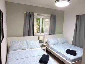 2 makuuhuonetta, silitysrauta/-lauta, ilmainen Wi-Fi, vuodevaatteet