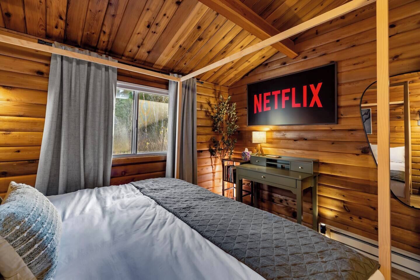 3 bedrooms, desk, iron/ironing board, WiFi