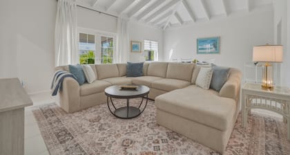 Cozy 2-bedroom bungalow in serene Paradise Island