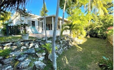 Cozy 2-bedroom bungalow in serene Paradise Island
