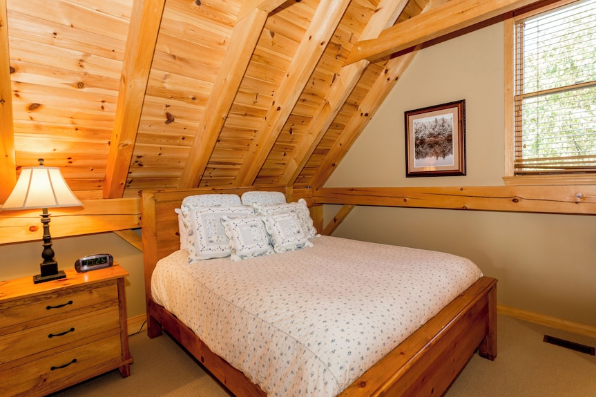 Cottage 24 | Pet-friendly Muskoka Cottage Near Beach & Resort Amenities Sleeps 6 - Huntsville