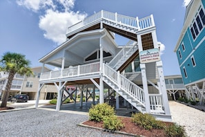 Exterior - Second Row Sunset Beach Island West    Coastal Escape 
Luxury Beach House (Sunset Beach)