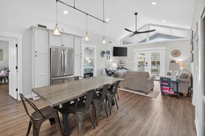Interior - Second Row Sunset Beach Island West    Coastal Escape 
Luxury Beach House (Sunset Beach)