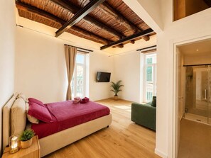 Travel cot, WiFi, bed sheets - Dante Rooftop Hub: Vibrant Naples for 14 Guests (Naples)