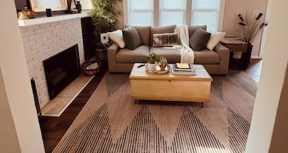 Spacious 2BR Townhouse Fireplace, Garage + Laundry Near Bloomfield Hills