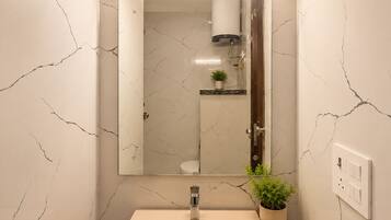 Dusche, Handtücher, Toilettenpapier