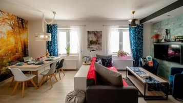 Comfort Apartment, City View | Living area