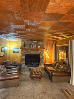 Smart TV - Reel Therapy Lodge -formerly Semper Fi with dock (Bass Lake)