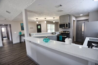 Modern Spacious Home in Quiet Neighborhood