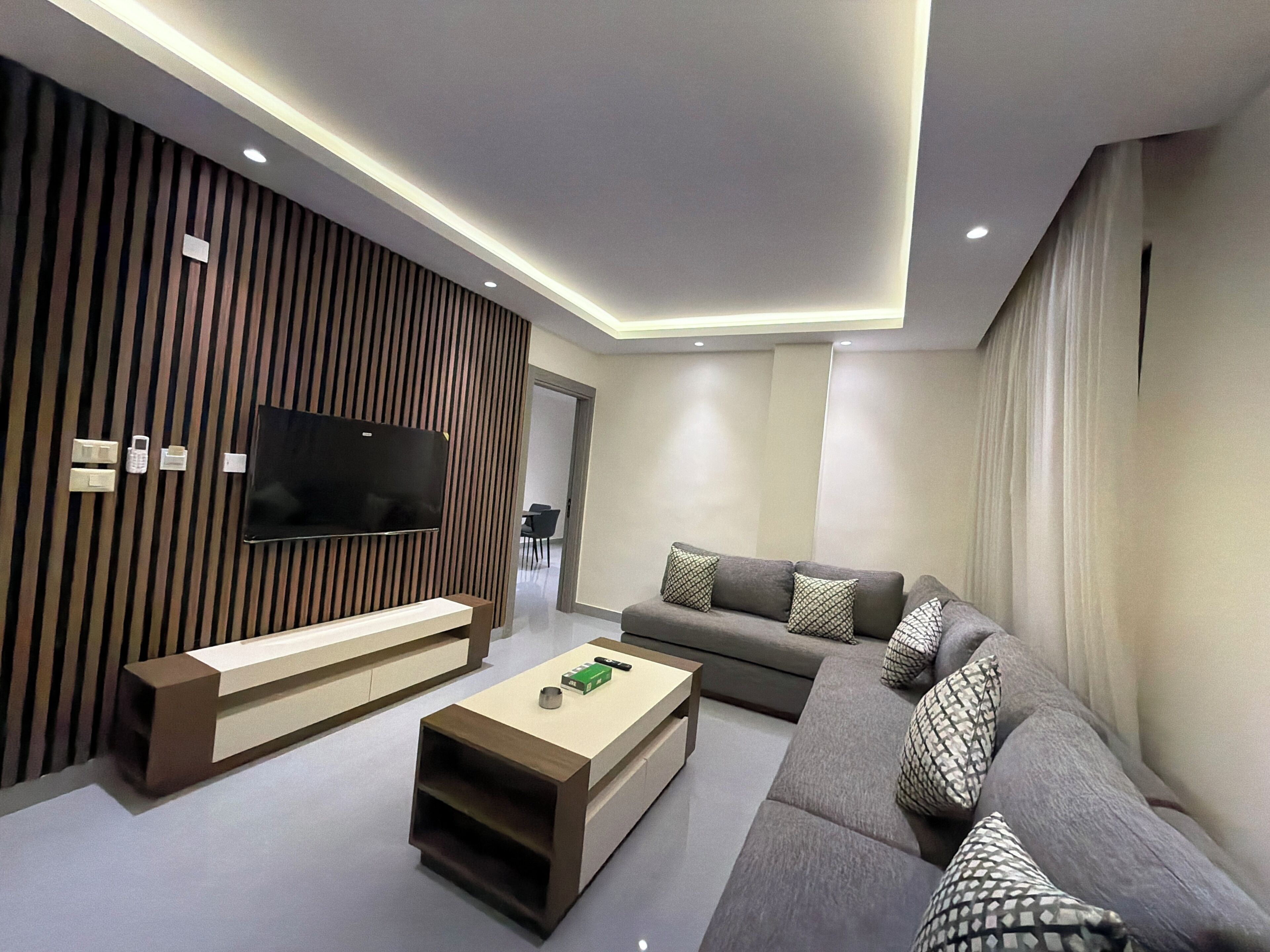 Apartment, 2 Bedrooms, Accessible, Smoking | Living room