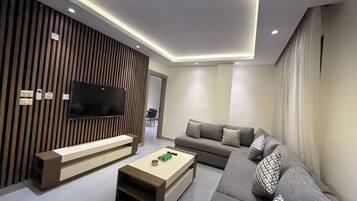 Apartment, 2 Bedrooms, Accessible, Smoking | Living room
