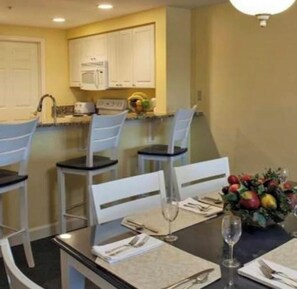 Dining - Waterside by Spinnaker Resort at Hilton Head. 3BR, 3BA, 1 week only! (Hilton Head Island)