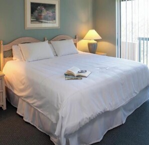 3 bedrooms, iron/ironing board, WiFi, bed sheets - Waterside by Spinnaker Resort at Hilton Head. 3BR, 3BA, 1 week only! (Hilton Head Island)