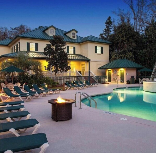 Pool - Waterside by Spinnaker Resort at Hilton Head. 3BR, 3BA, 1 week only! (Hilton Head Island)