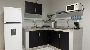 Stovetop, coffee/tea maker, cookware/dishes/utensils, dining tables