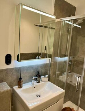 Bathroom - Vrbo Property (Würzburg)