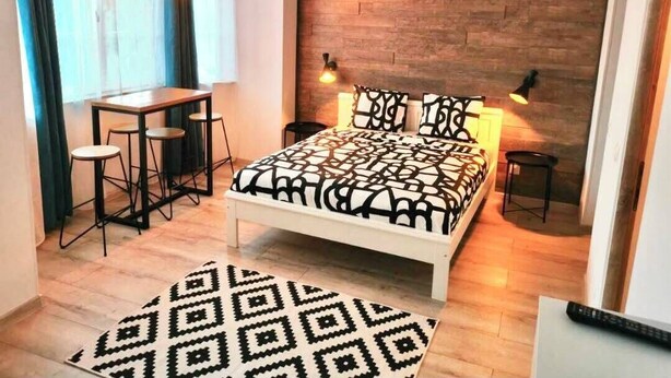 1 bedroom, iron/ironing board, WiFi, bed sheets - Welcoming 1-bedroom studio in Petroșani for a relaxing stay (Petroșani)