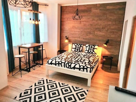 1 bedroom, iron/ironing board, WiFi, bed sheets. Welcoming 1-bedroom studio in Petroșani for a relaxing stay