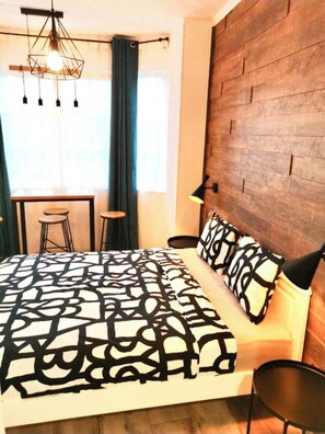 1 bedroom, iron/ironing board, WiFi, bed sheets - Welcoming 1-bedroom studio in Petroșani for a relaxing stay (Petroșani)